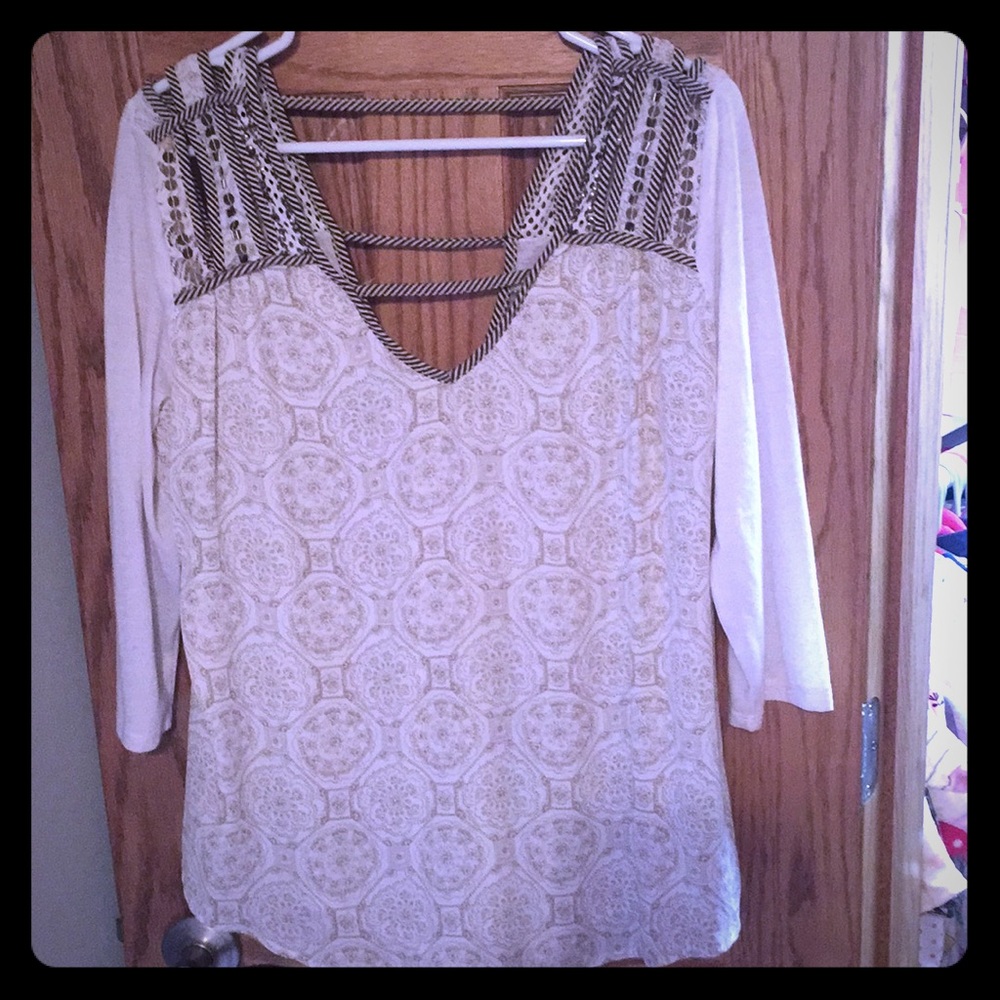 Loose fit tunic with great detail